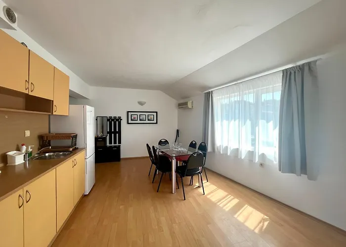 съни хаус - Sunny House